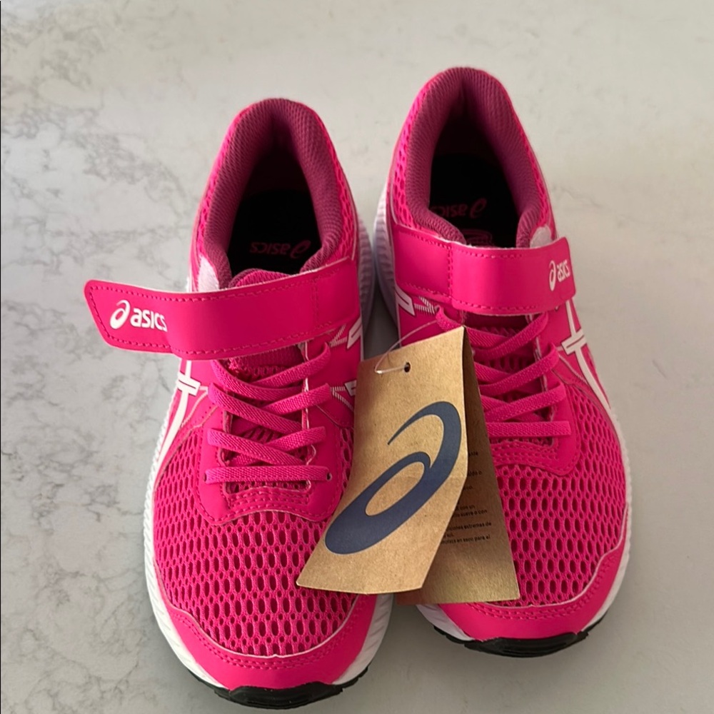 New with tag ASICS Pink Sneakers Girls size 2.5